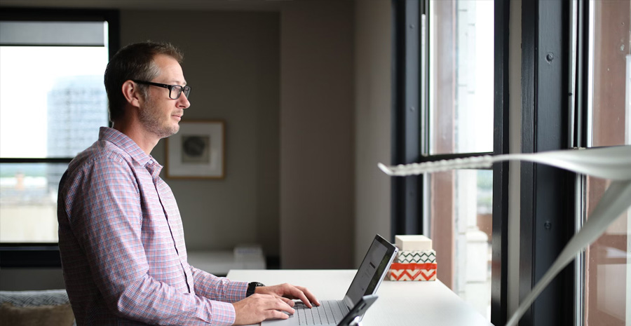 We all have emotions and biases that affect our judgment, especially when it comes to investing. What should we be aware of to avoid making counterproductive decisions?