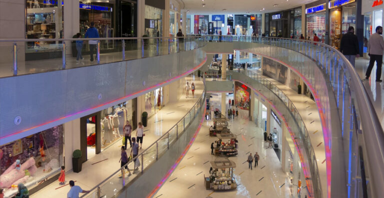 In August 2024, the US consumer market paints a picture of a bifurcated economy. On one side, higher-income households continue to show resilience and optimism, supported by solid job growth and rising asset values. On the other, lower-income consumers navigate a return to pre-pandemic norms.